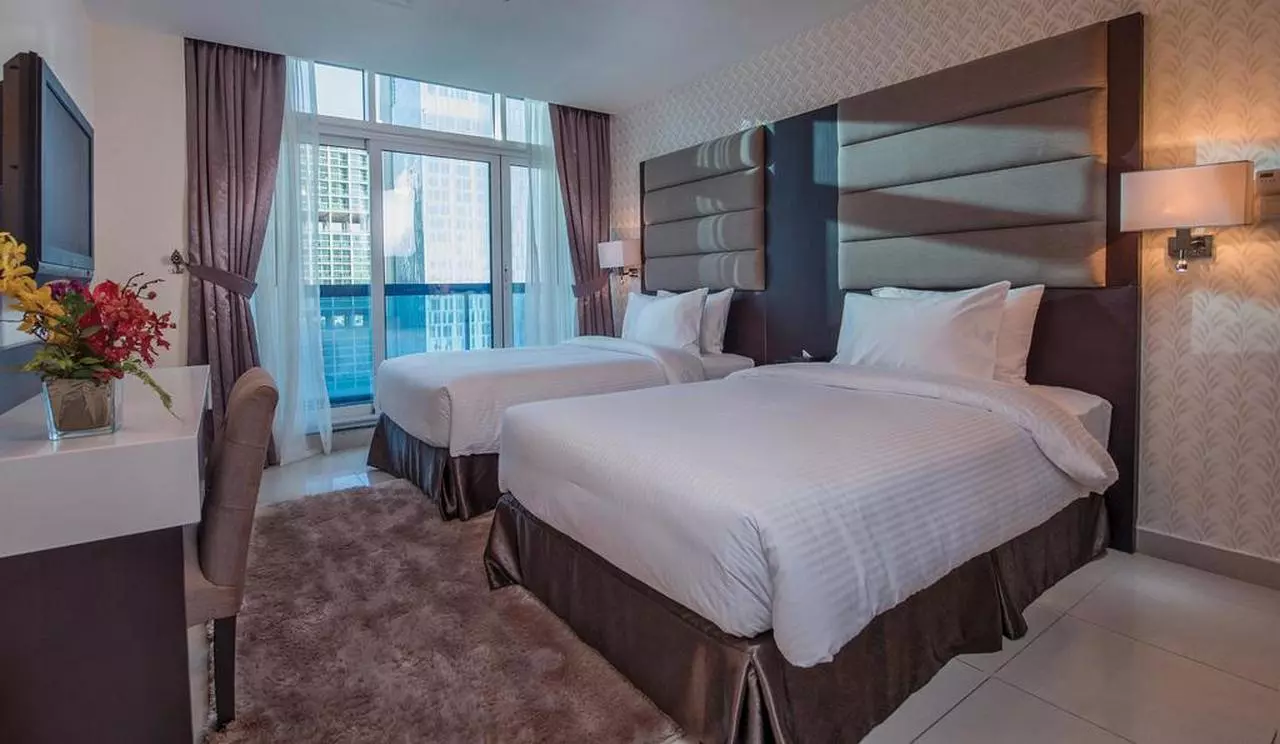 EMIRATRSGRANDAP_SHABAVIZ (2).jpg